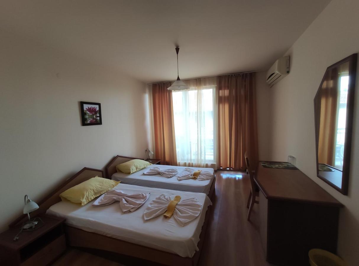 Family Hotel Denica Obzor Bagian luar foto