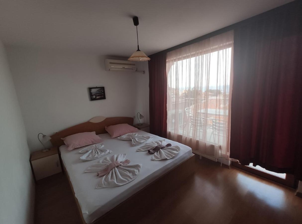 Family Hotel Denica Obzor Bagian luar foto